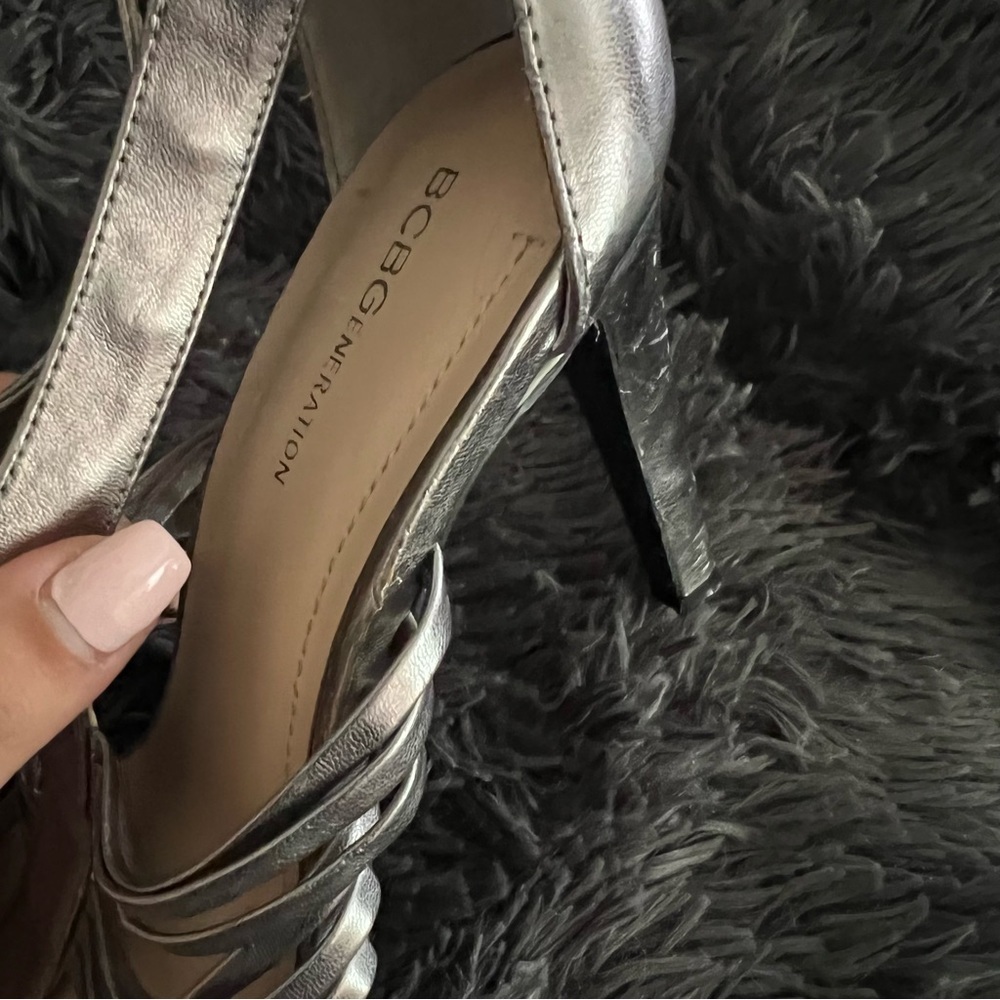 BCBGeneration Silver Heel - Picture 5 of 5